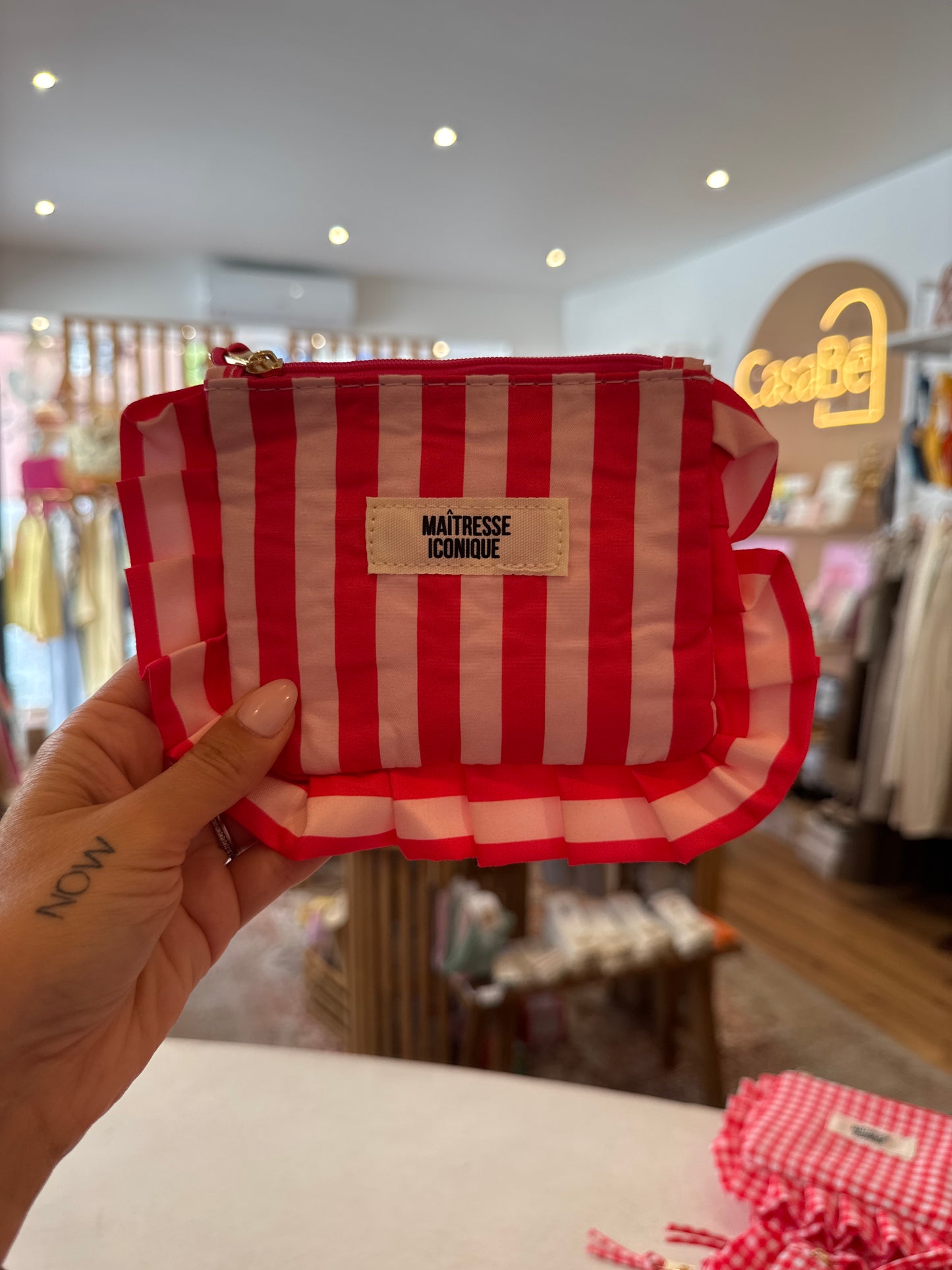 Petite trousse Maîtresse iconique ( rayures fines)