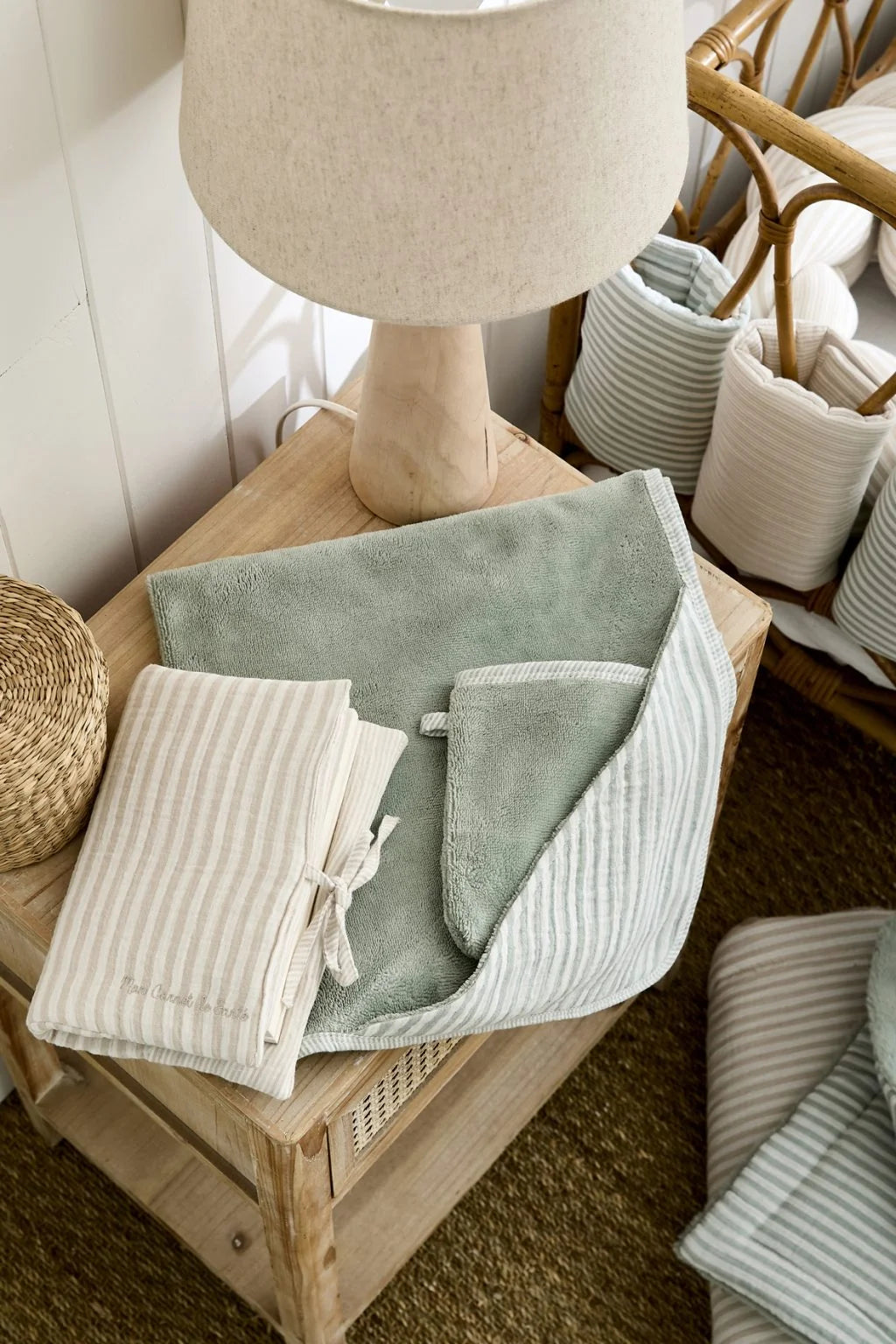 Cape de bain + gant rayée vert de gris
