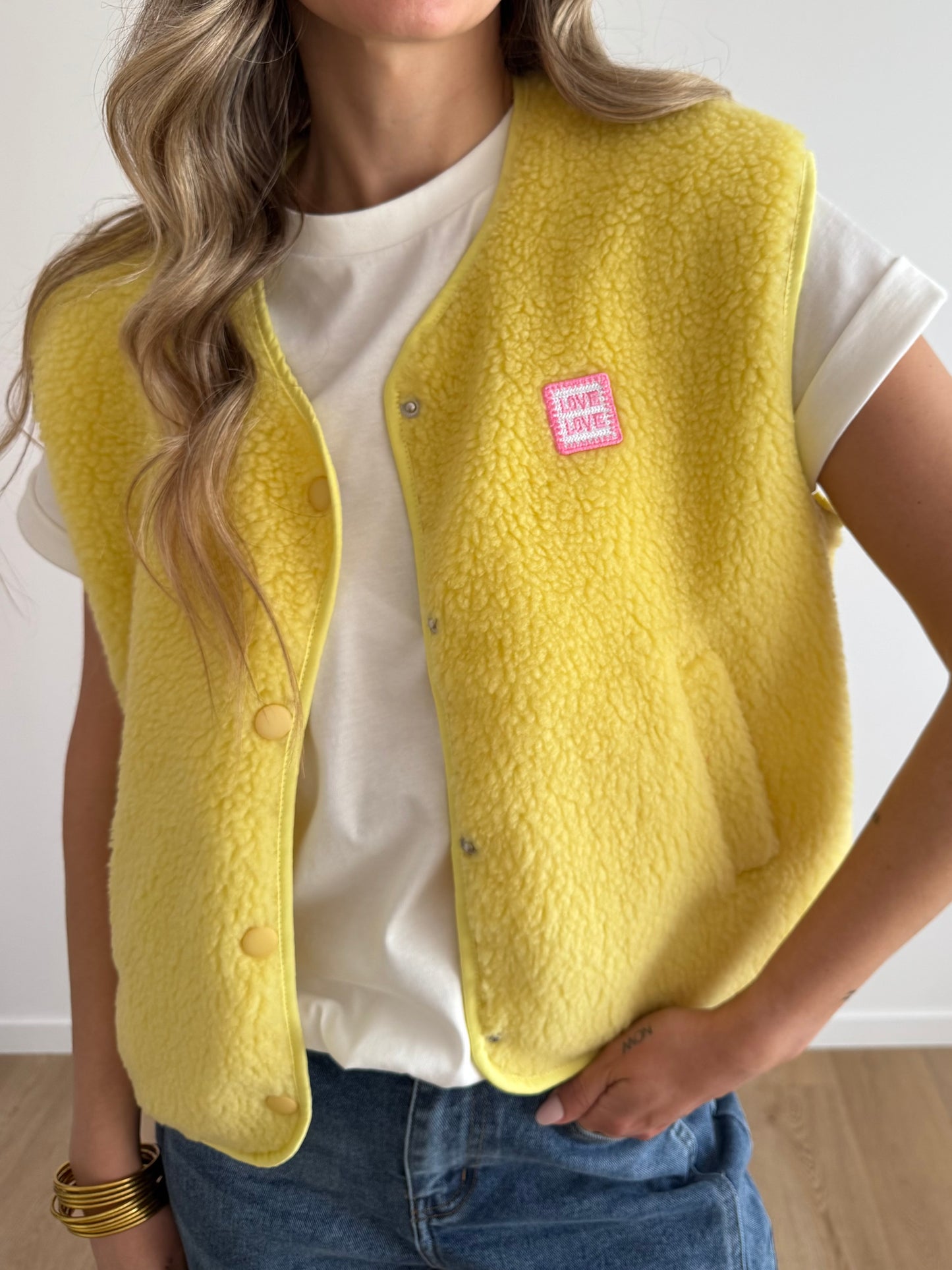 Veste moumoute sans manches LOVE Jaune