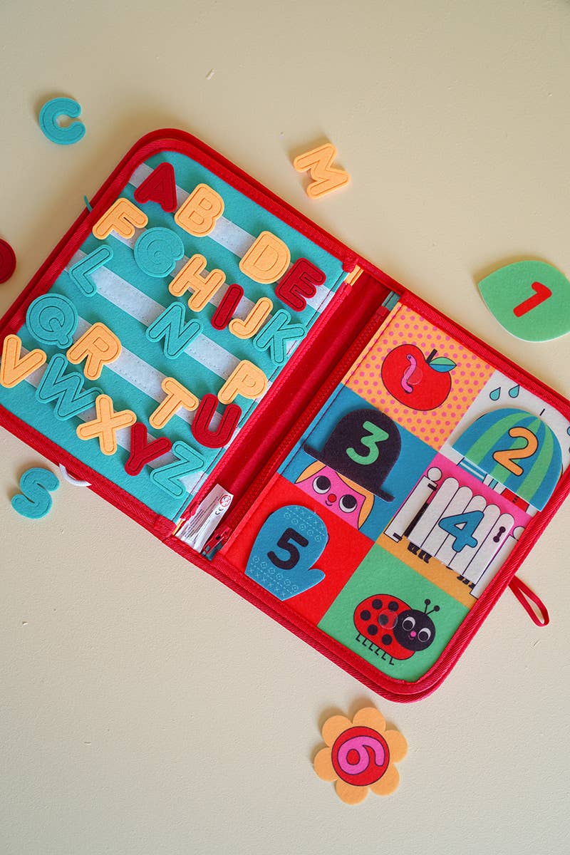 LIVRE D'ACTIVITES MONTESSORI EN FEUTRINE
