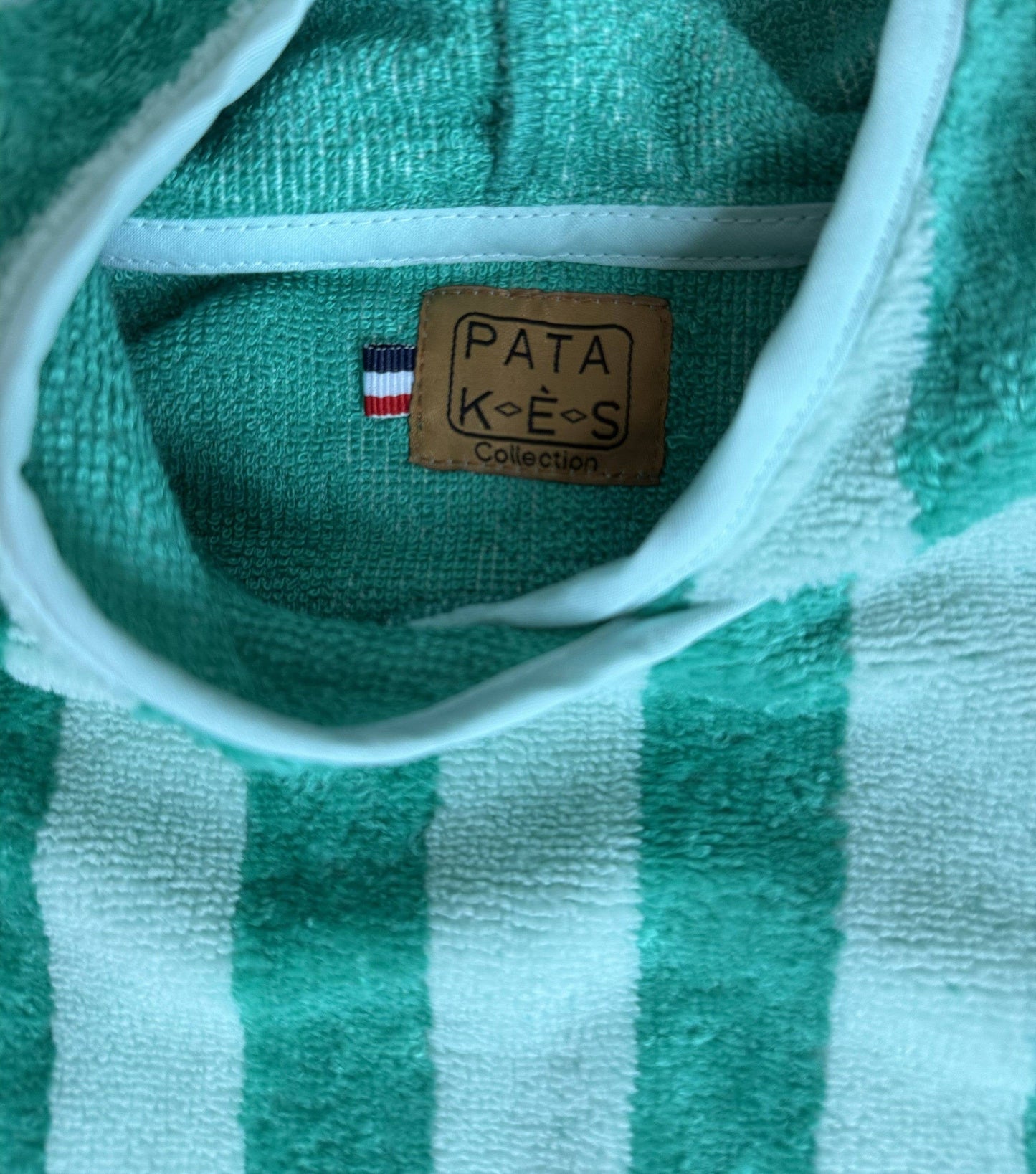 PONCHO EPONGE RAYÉ VERT 2-4ANS