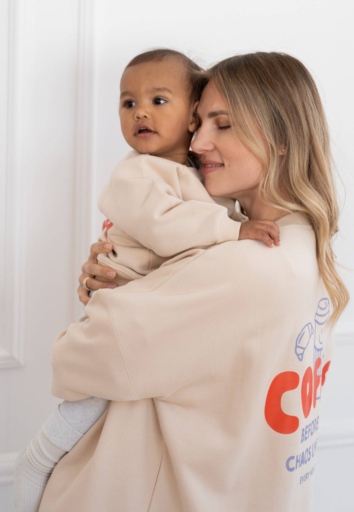 Sweatshirt beige « Cacao before Chaos » Édition Mini and Me