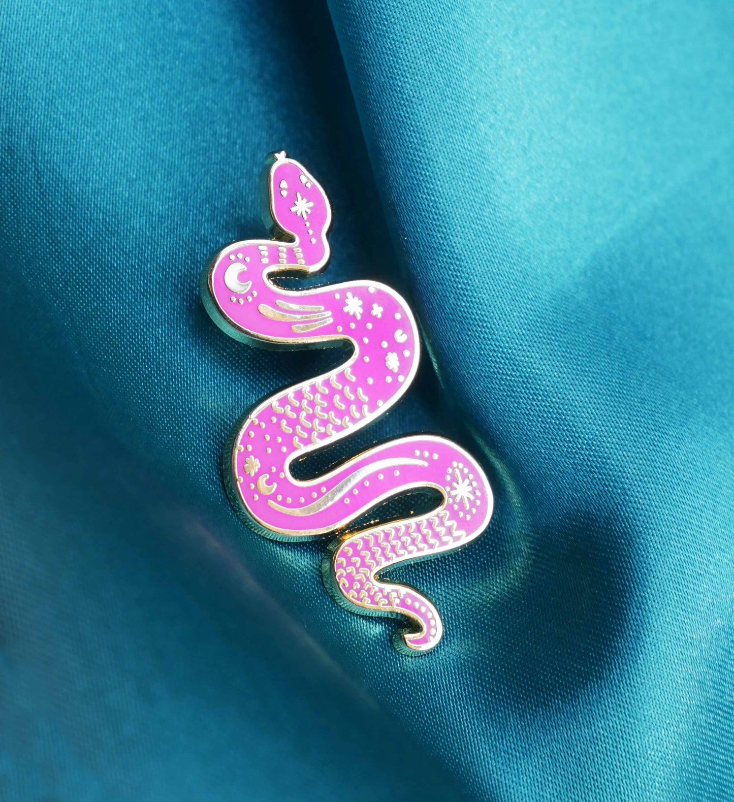 Pin'S Serpent Rose