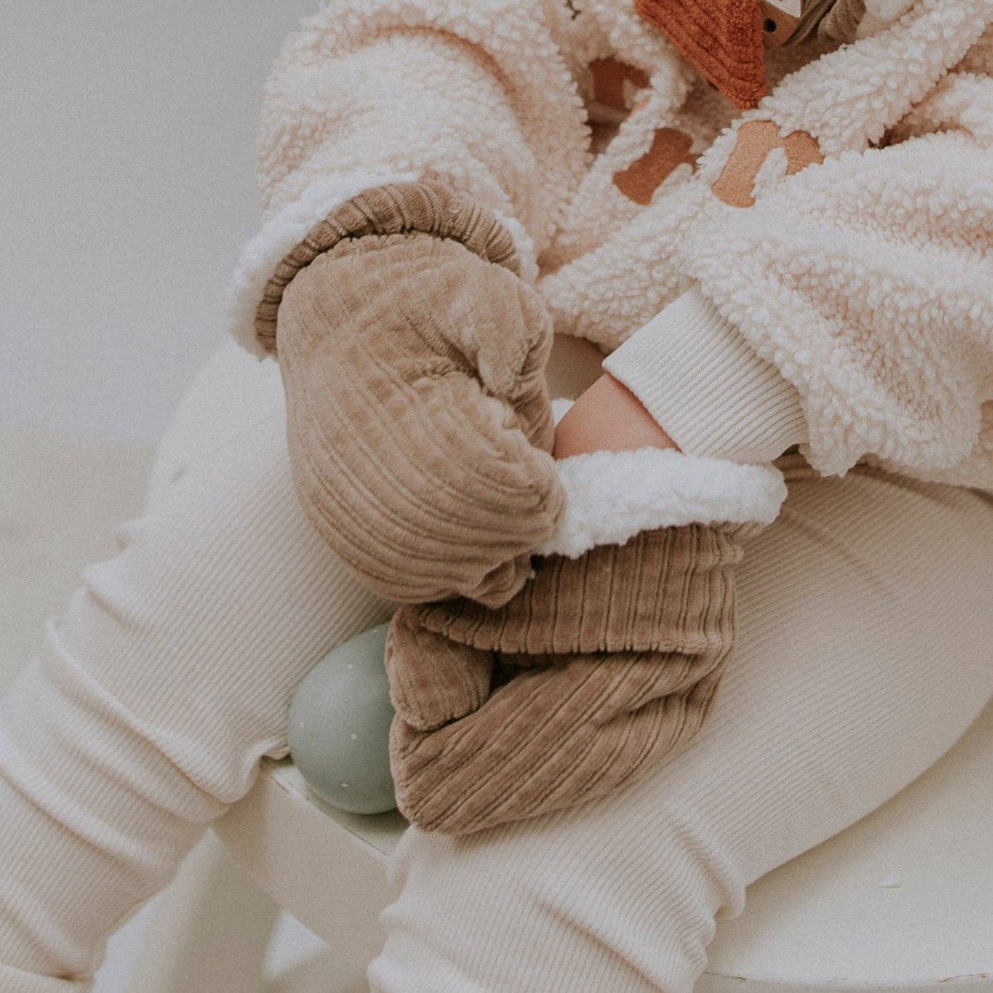 Moufles velours taupe