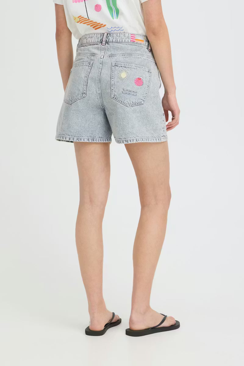 Short Laveny
