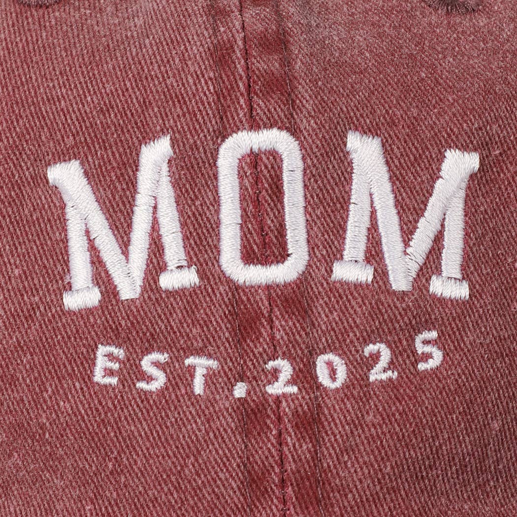 Casquette de baseball brodée « MOM EST.2025 »