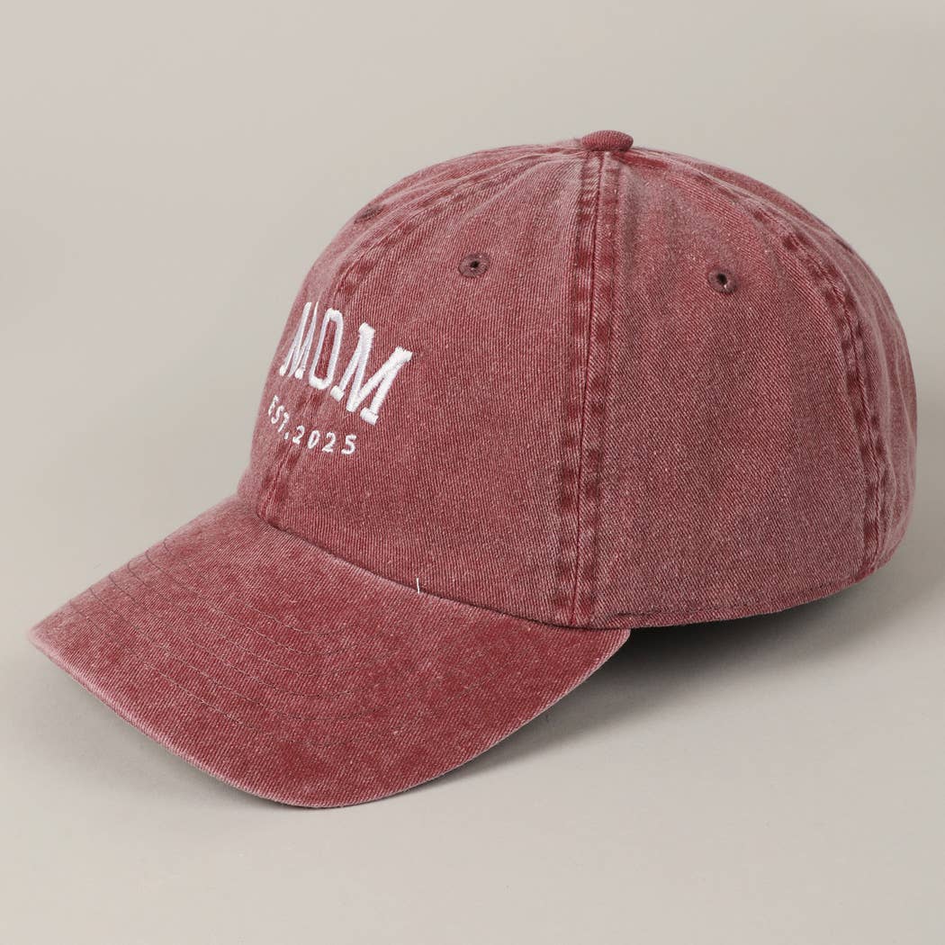 Casquette de baseball brodée « MOM EST.2025 »