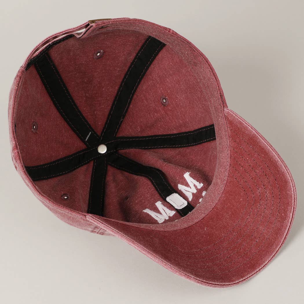 Casquette de baseball brodée « MOM EST.2025 »