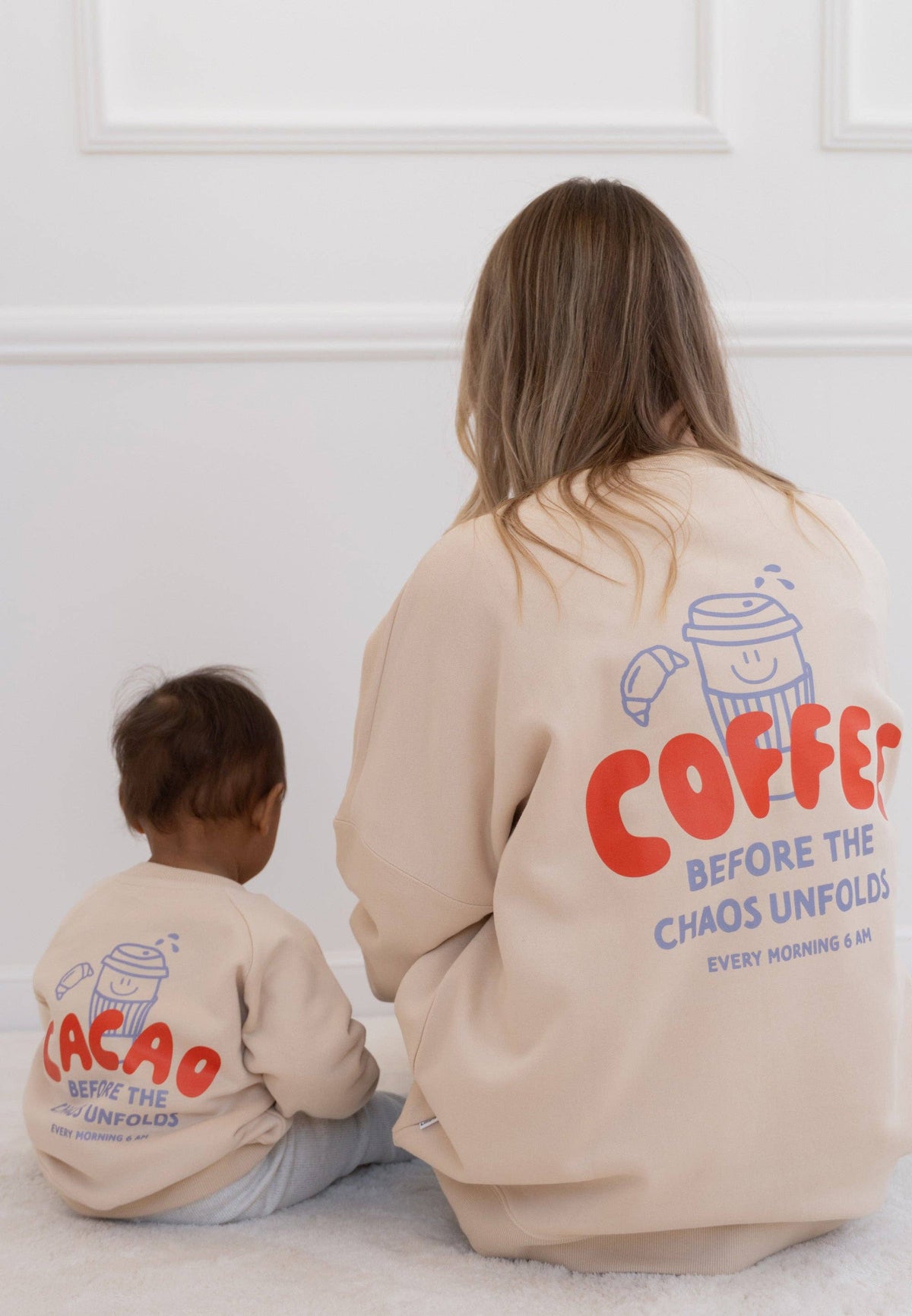 Sweatshirt beige « Cacao before Chaos » Édition Mini and Me