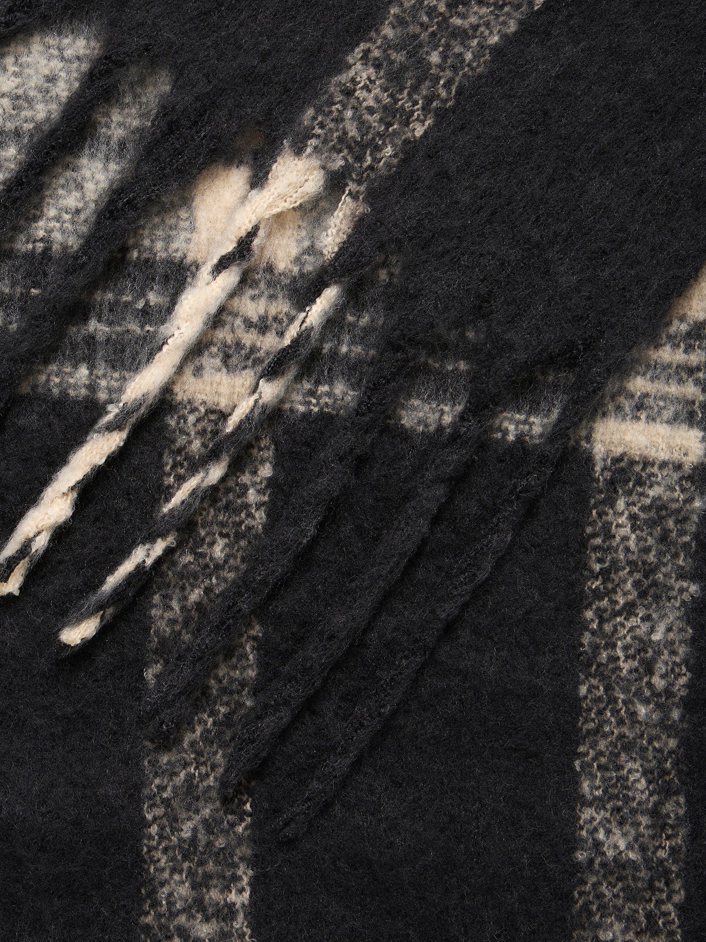 Echarpe noir et blanche IAVANJAA