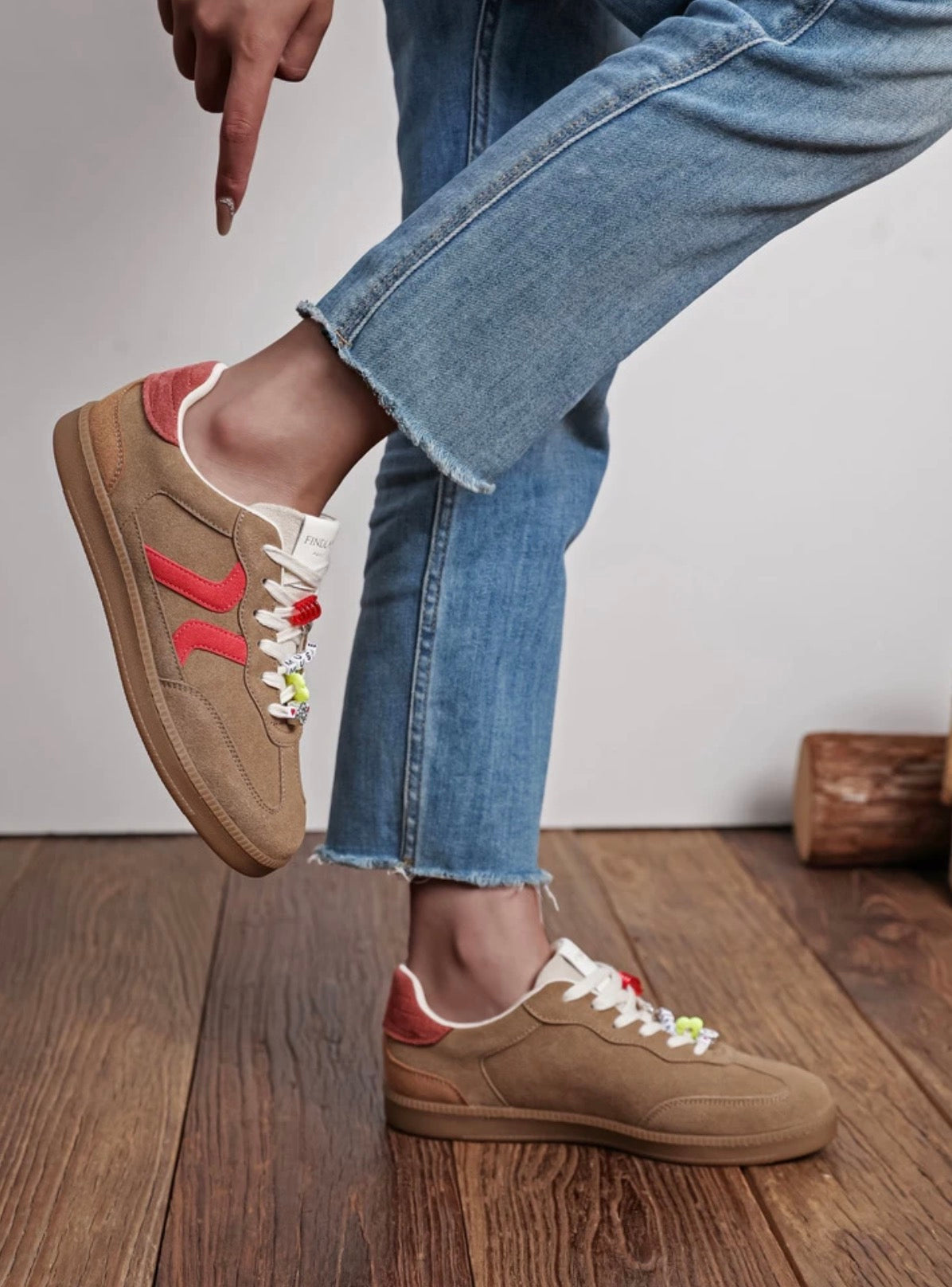 Baskets avec bijoux de lacets