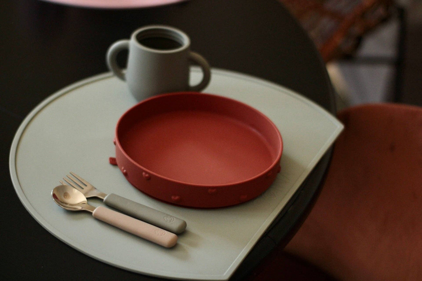 Assiette Ina ronde avec ventouse Marron