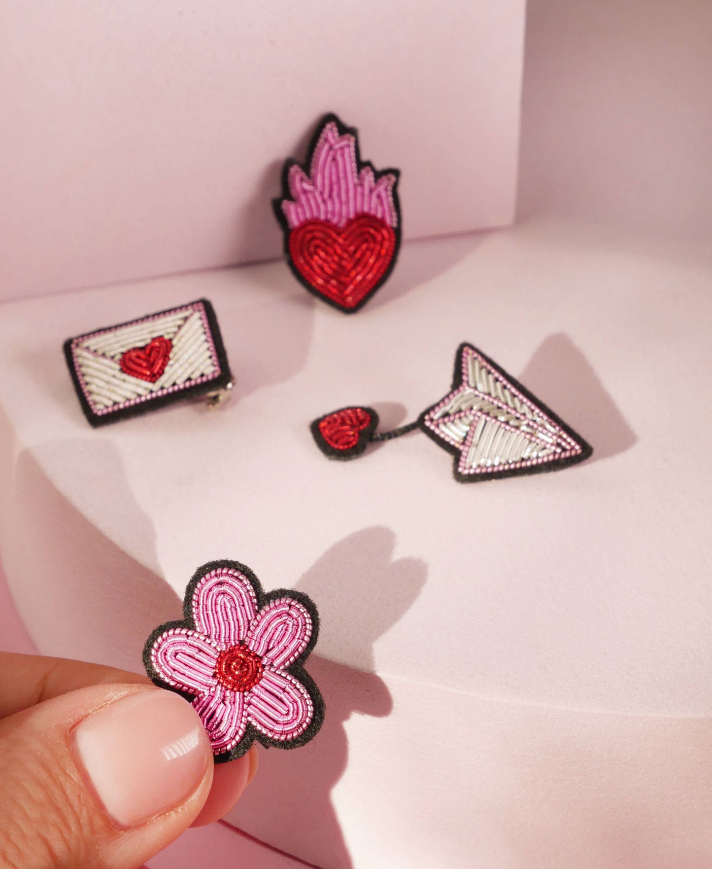 Broche Mini Coeur Enflammé Saint Valentin, Fait Main