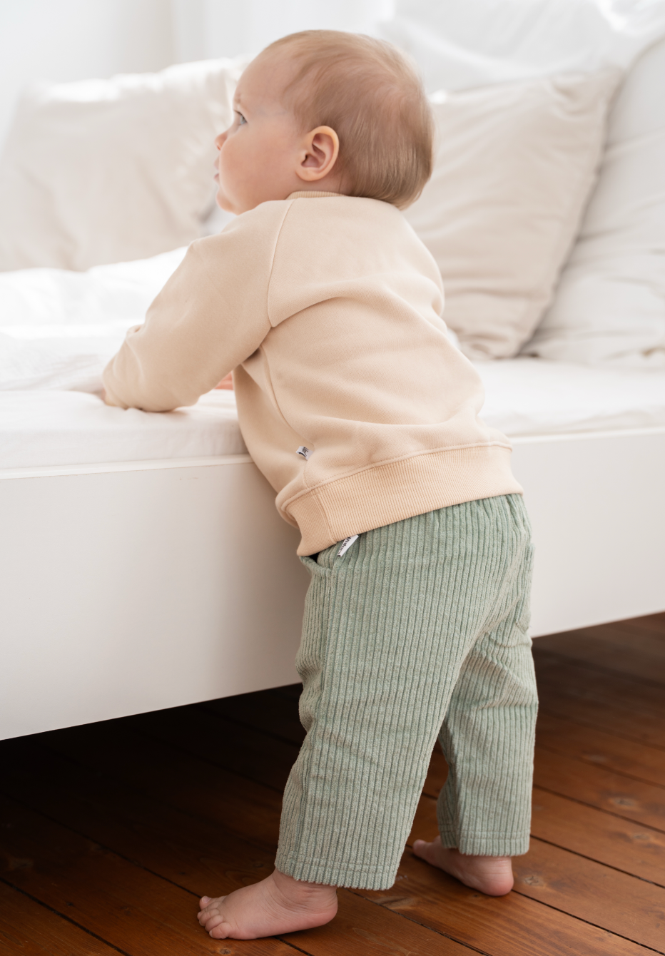 Pantalon en velours côtelé avec grandes poches couleur roseau