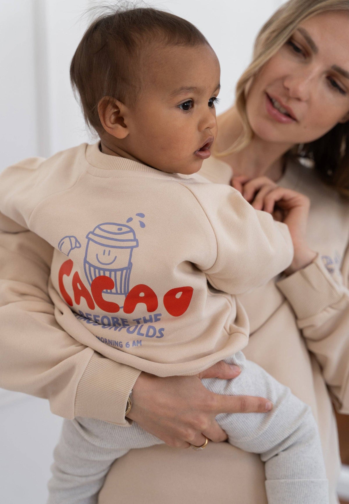 Sweatshirt beige « Cacao before Chaos » Édition Mini and Me
