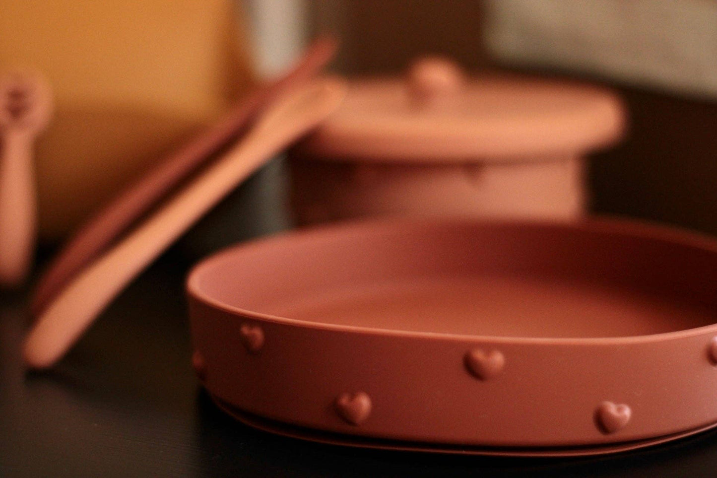 Assiette Ina ronde avec ventouse Marron