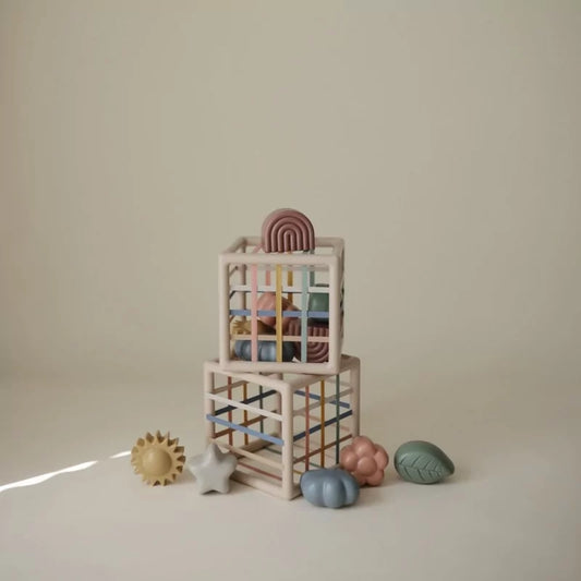 Jeu boîte à forme à élastiques
