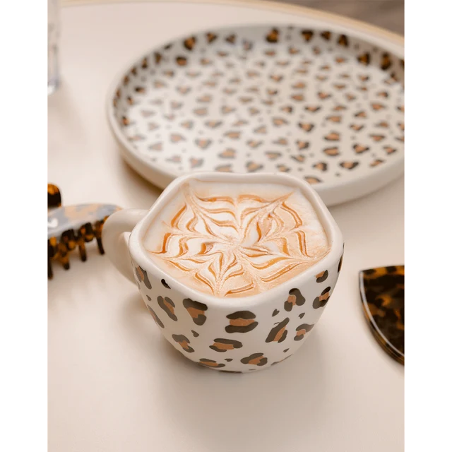 Tasse à café céramique léopard coeur